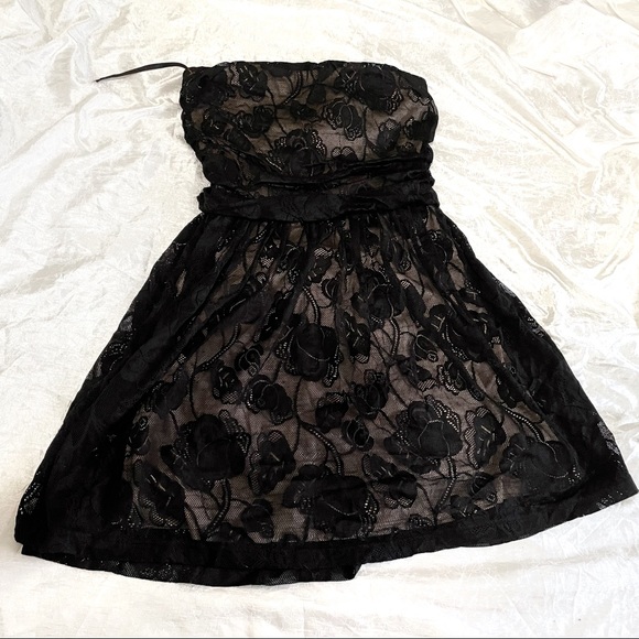 ❤️‍🔥3/$22❤️‍🔥 Strapless black on tan lace dress - Picture 1 of 8